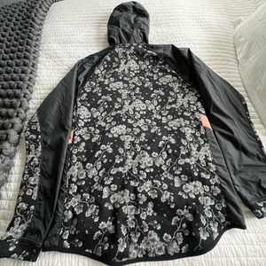Woman’s Nike therma flora full zip hoodie (size M)